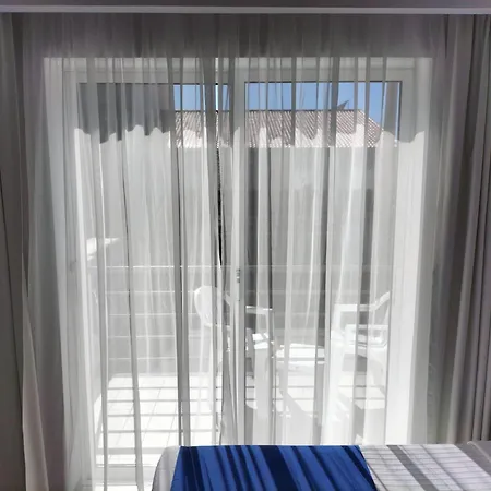 Guest house Residencial Tropicalia Al Barra
